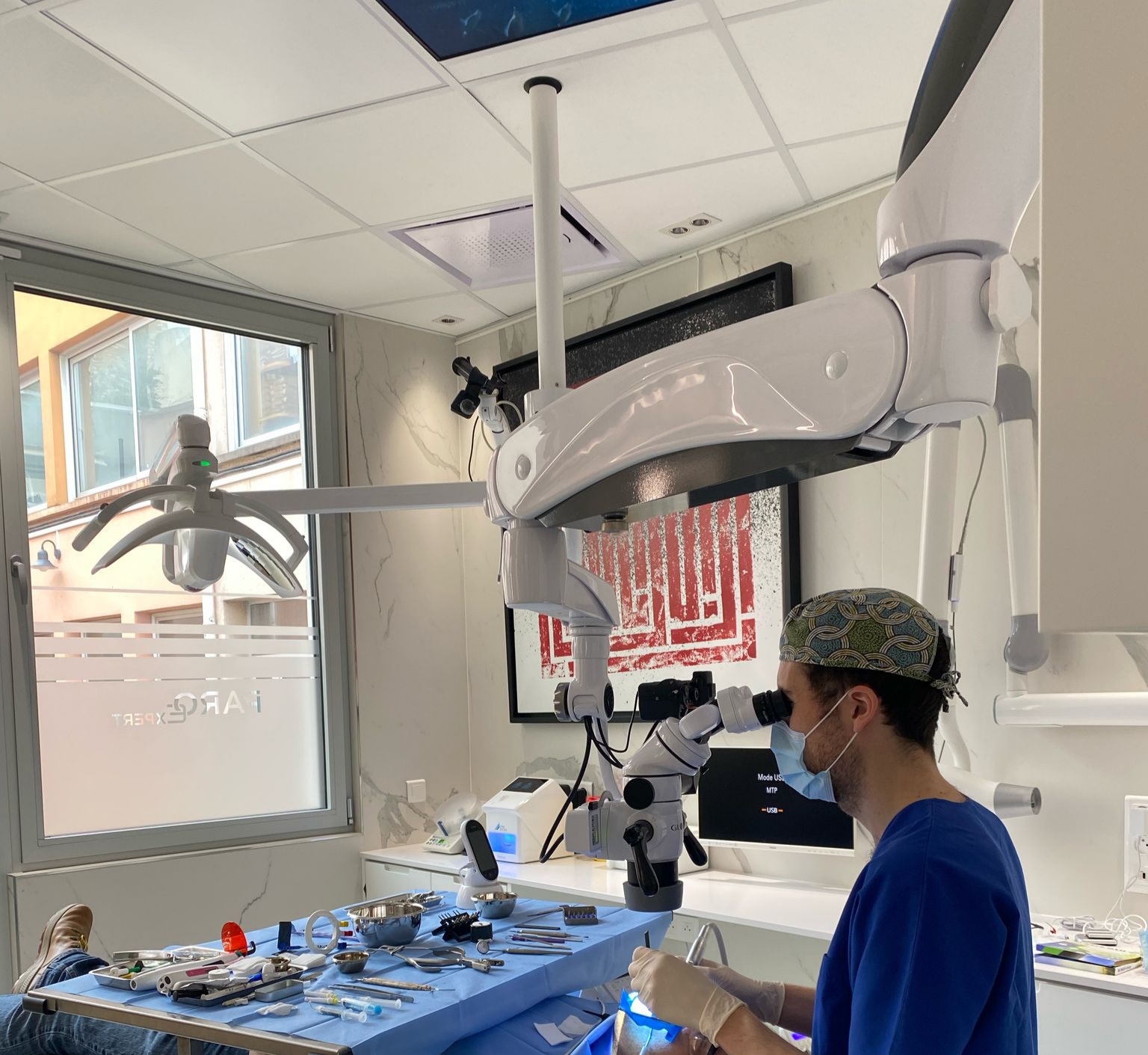 Traitement endodontique sous microscope au cabinet Paro Expert