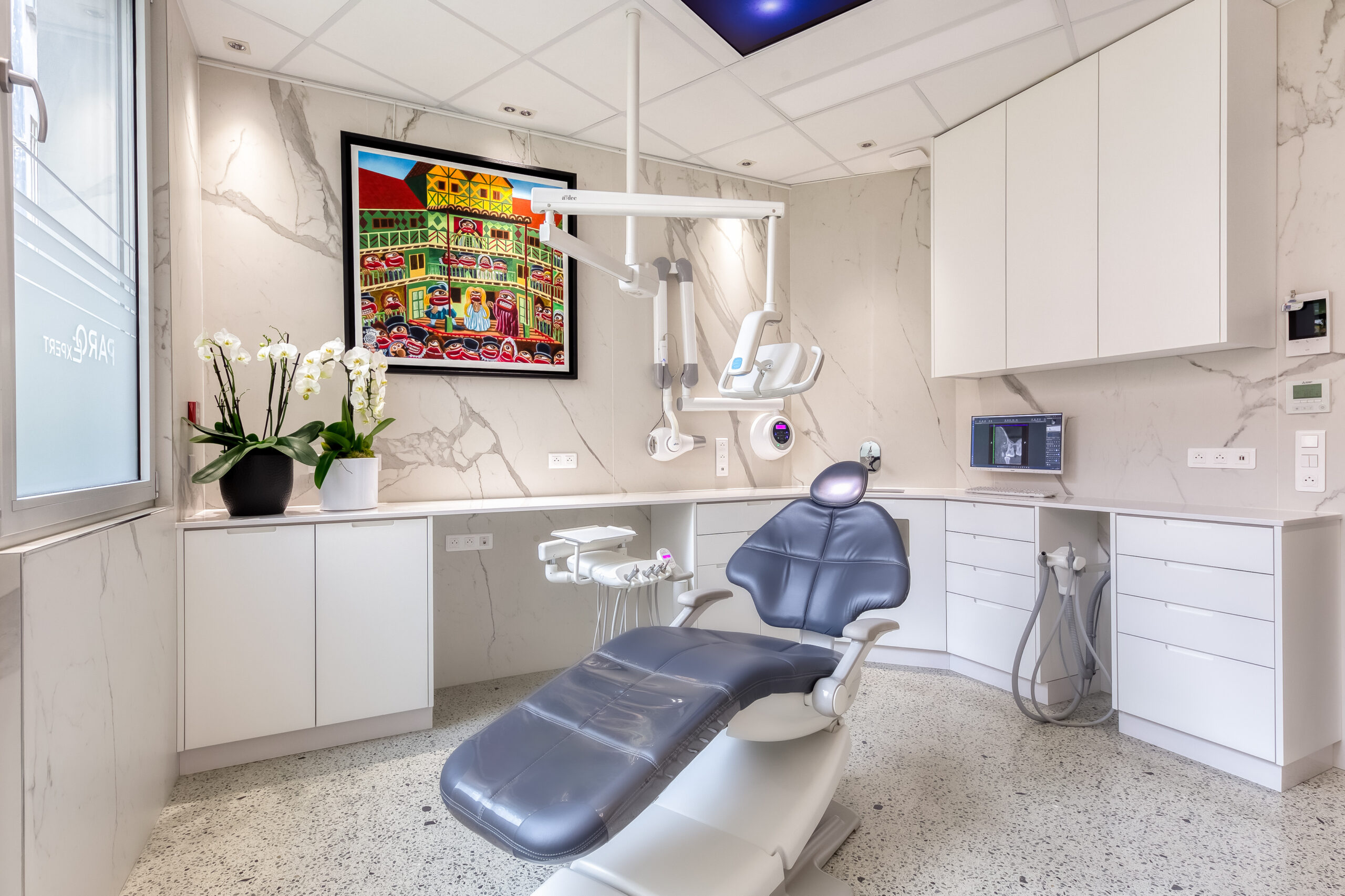 Salle de chirurgie implantaire du cabinet Paro Expert à Boulogne-Billancourt